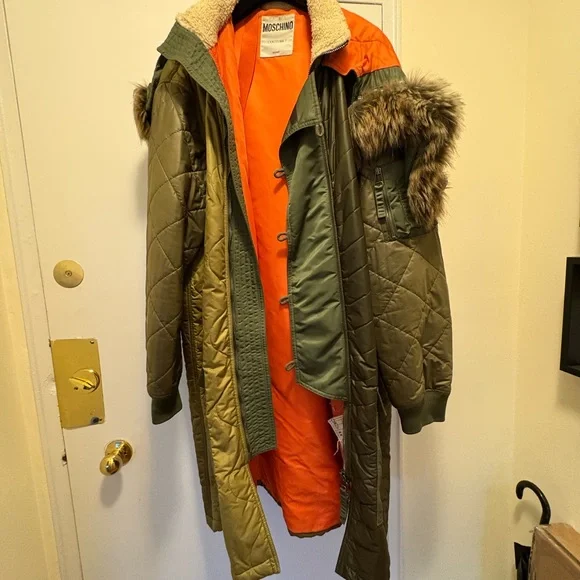 Moschino Green parka with fur trim - Picture 3 of 10